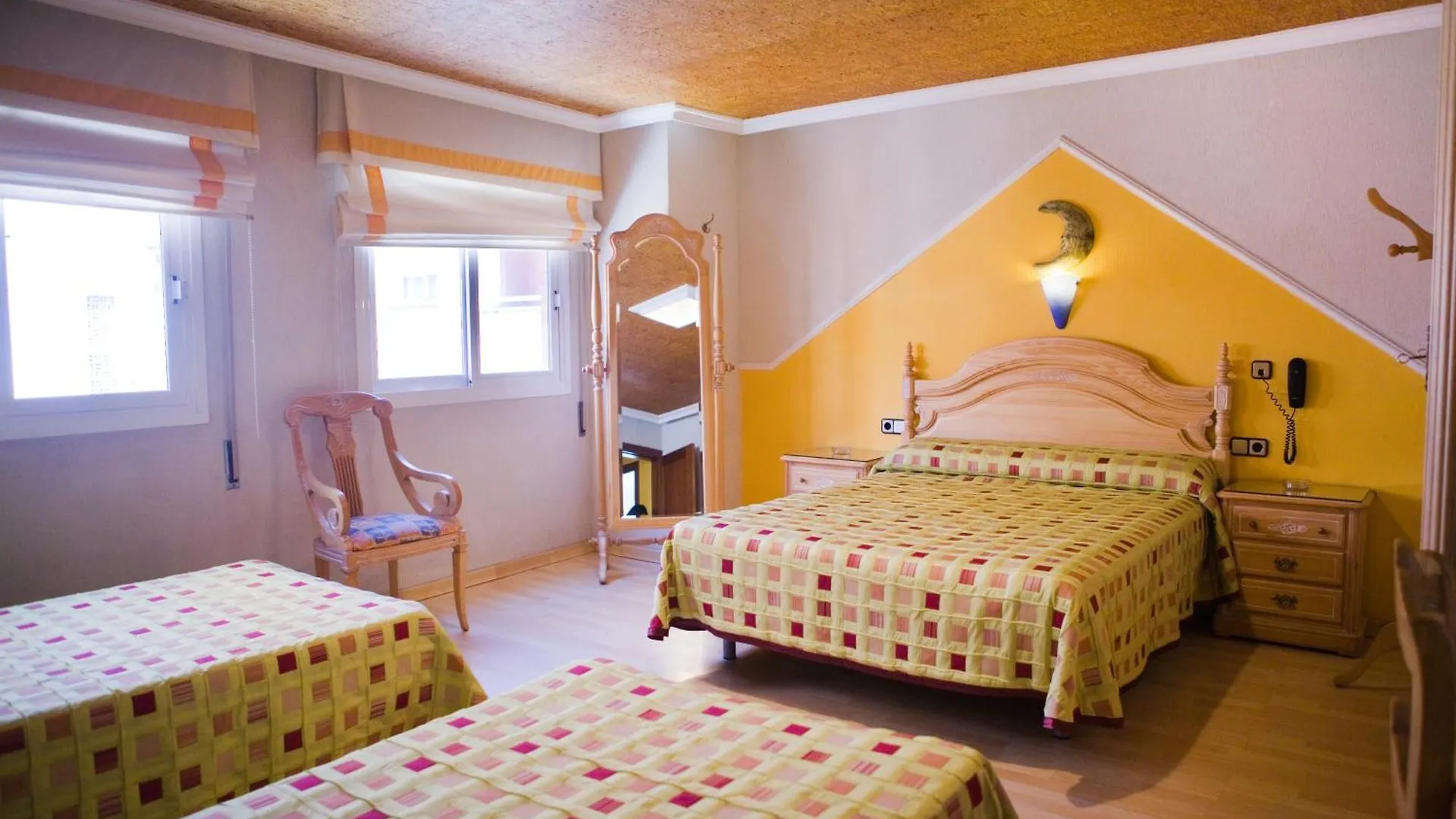 Hostal La Campana Motril Gæstehus